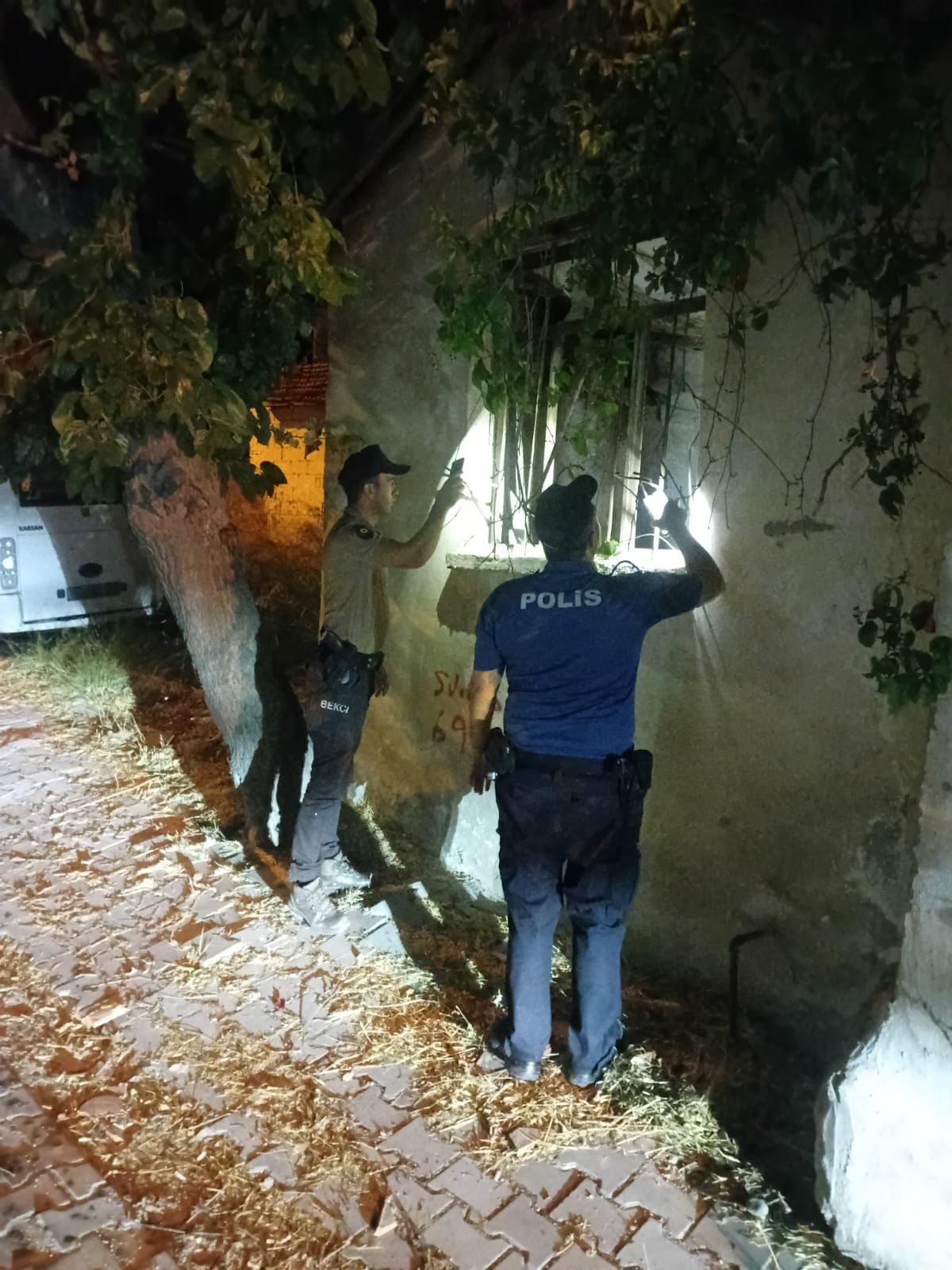 Balıkesir'de çeşitli suçlardan aranan 5 kişi yakalandı