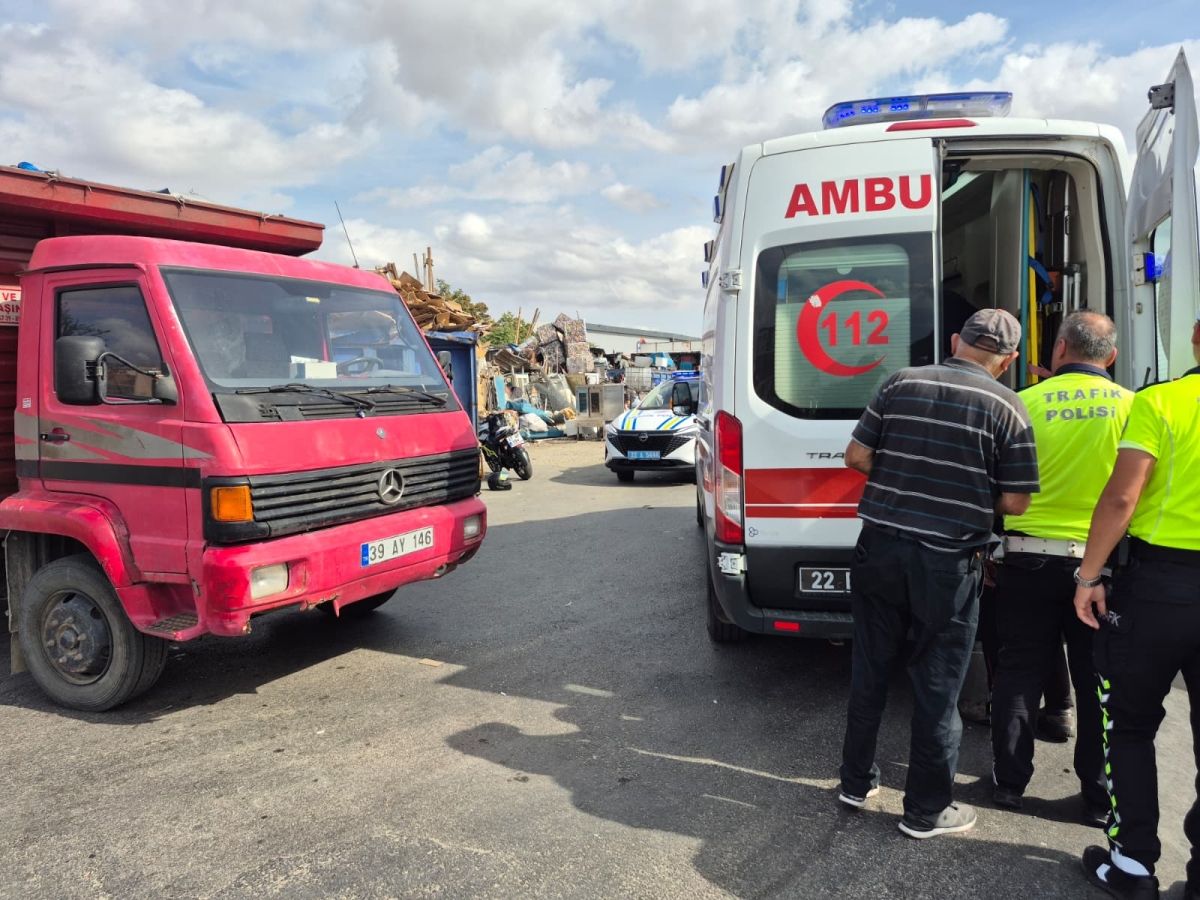 Edirne’de kamyonet ile çarpışan motosikletin sürücüsü yaralandı