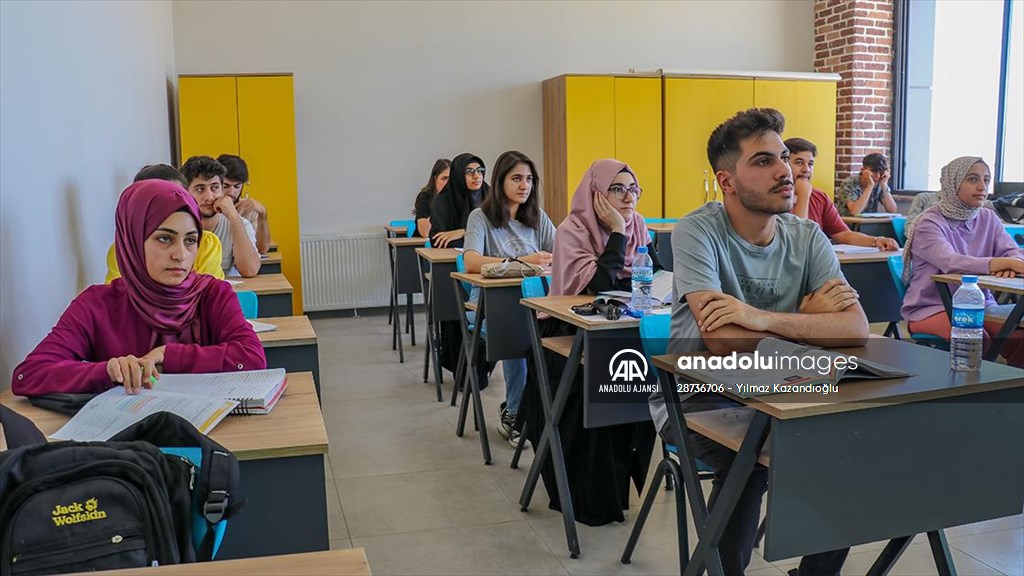 Van'da 859 öğrenci belediyelerin kurslarıyla üniversiteye yerleşti