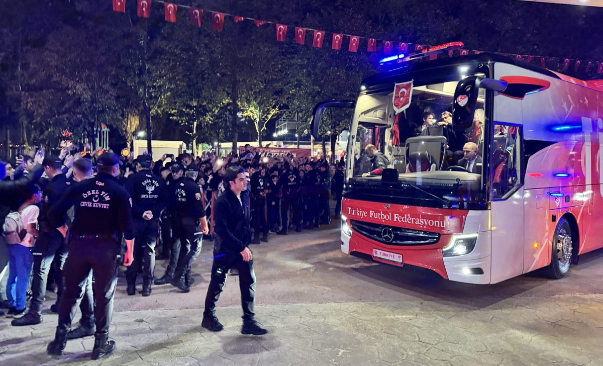 A Milli Futbol Takımı, Kocaeli'de konaklayacağı otele geldi