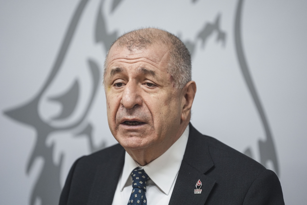 Zafer Partisi Genel Başkanı Özdağ, partisinin Üsküdar ilçe başkanlığının açılışına katıldı: